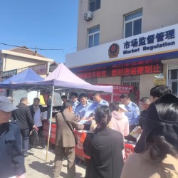 民警趕大集，宣傳零距離